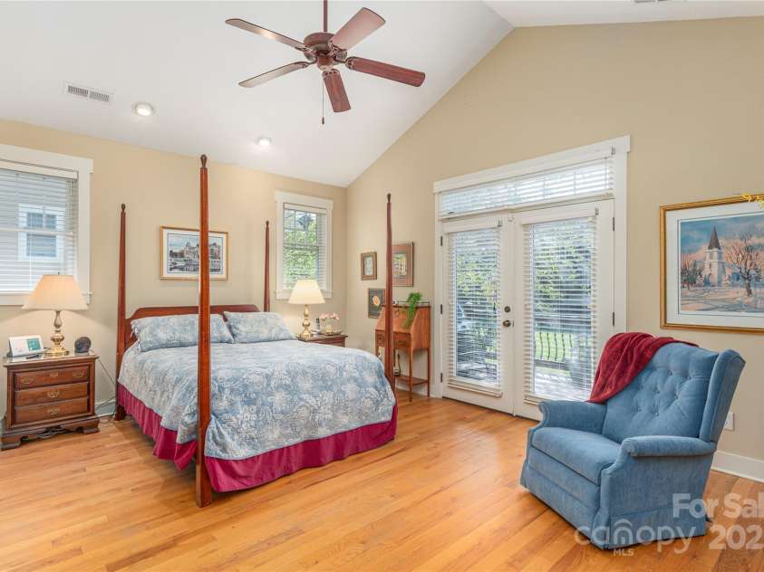 4 Silo View Court, Asheville, NC 28804.  MLS# CAR4237843, YatesRealty ID 12611. 