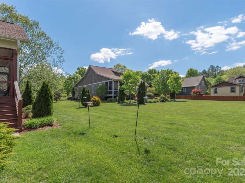 4 Silo View Court, Asheville, NC 28804.  MLS# CAR4237843, YatesRealty ID 12611. 