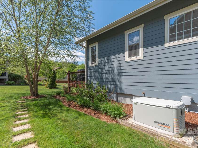 4 Silo View Court, Asheville, NC 28804.  MLS# CAR4237843, YatesRealty ID 12611. 