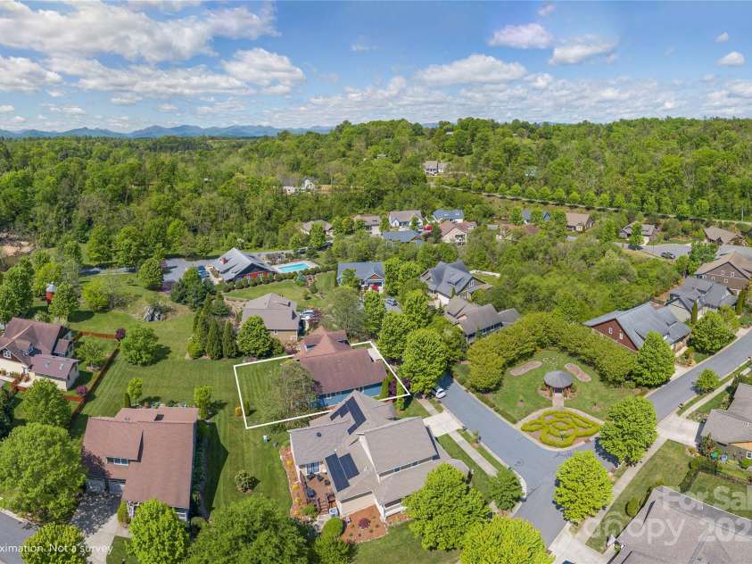 4 Silo View Court, Asheville, NC 28804.  MLS# CAR4237843, YatesRealty ID 12611. 