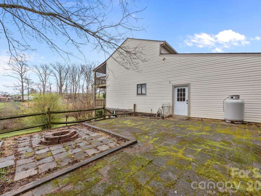 234 Justice Ridge Road, Candler, NC 28715.  MLS# CAR4359838, YatesRealty ID 12614. Yard