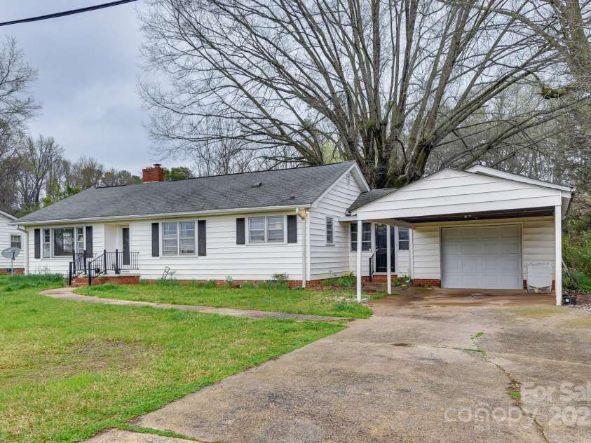 6323 Wilora Lake Road, Charlotte, NC 28212.  MLS# CAR4252803, YatesRealty ID 12615. 