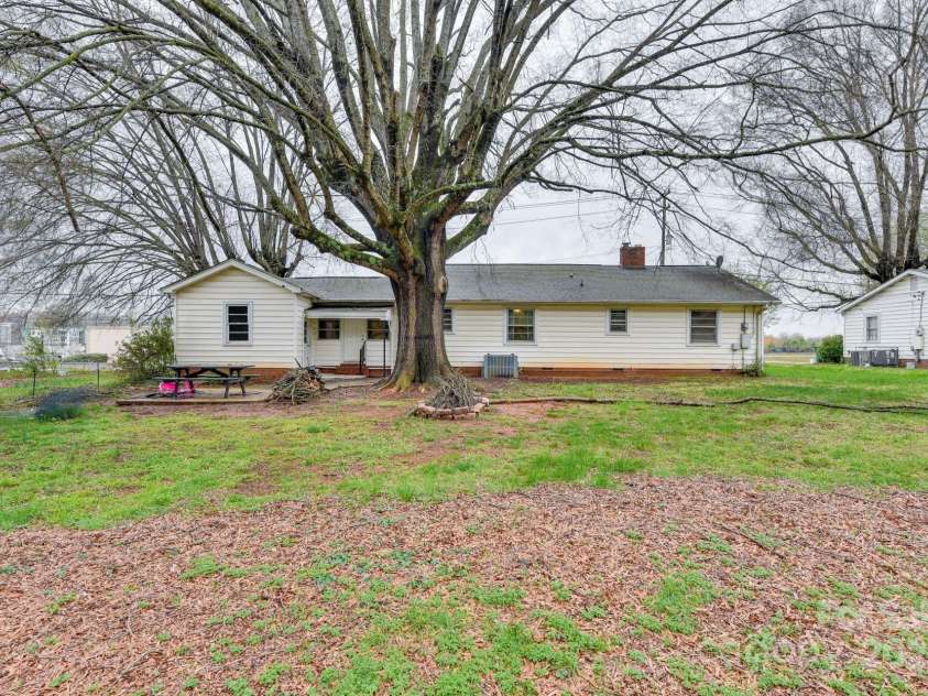 6323 Wilora Lake Road, Charlotte, NC 28212.  MLS# CAR4252803, YatesRealty ID 12615. 