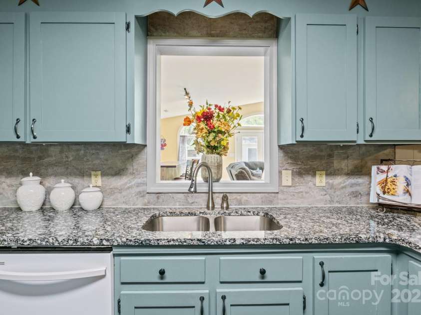 6325 Yount Drive, Salisbury, NC 28147.  MLS# CAR4249907, YatesRealty ID 12616. Pass through to great room