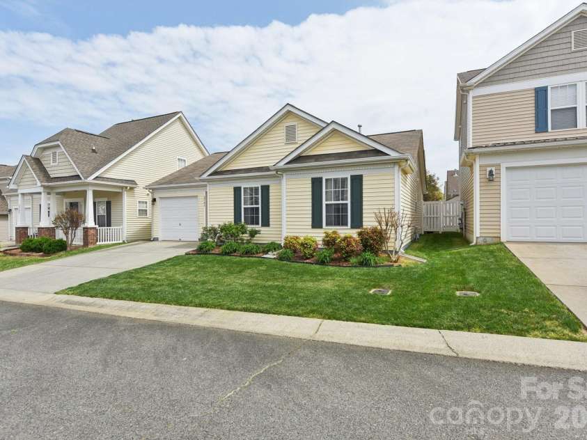 3741 Capris Lane, Fort Mill, SC 29707.  MLS# CAR4362992, YatesRealty ID 12617. 