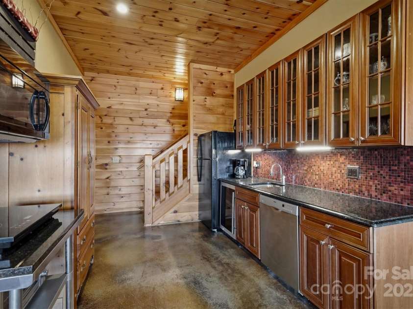 334 Scenic Vista Drive, Nebo, NC 28761.  MLS# CAR4302955, YatesRealty ID 1262. 