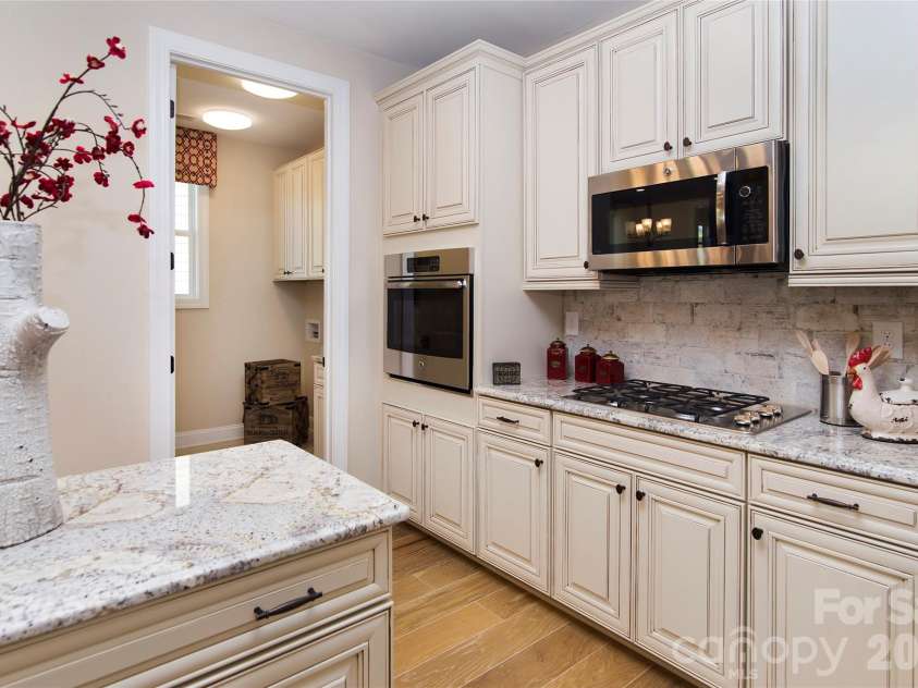 8941 Silver Springs Court, Charlotte, NC 28215.  MLS# CAR4365096, YatesRealty ID 12620. 