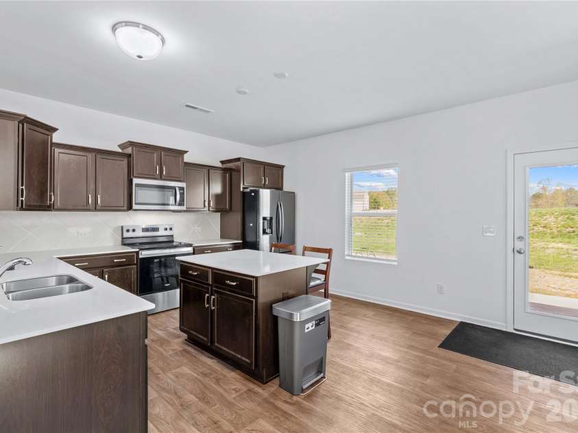 523 Willamette Drive, Salisbury, NC 28146.  MLS# CAR4364892, YatesRealty ID 12621. Great Cabinets