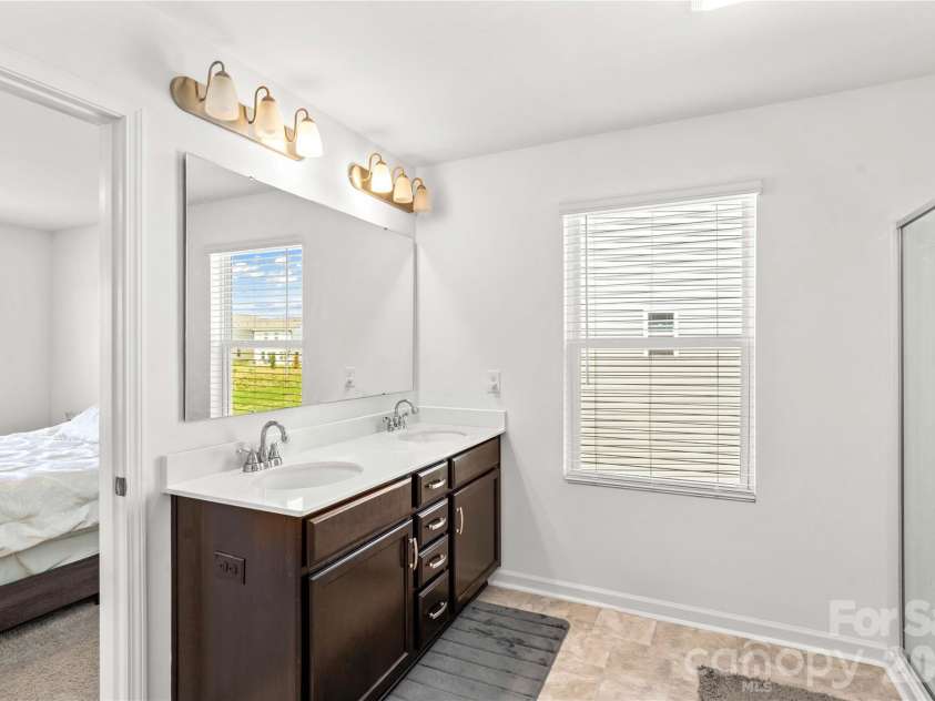523 Willamette Drive, Salisbury, NC 28146.  MLS# CAR4364892, YatesRealty ID 12621. Primary Bath