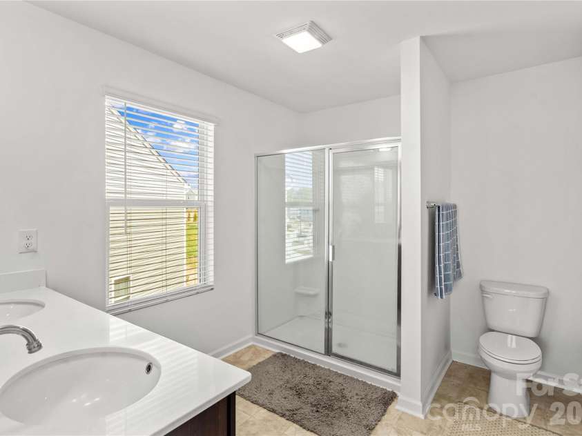 523 Willamette Drive, Salisbury, NC 28146.  MLS# CAR4364892, YatesRealty ID 12621. Spacious Primary Bath