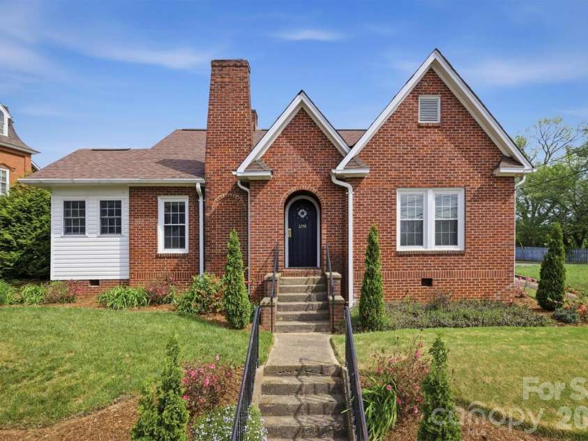 406 Green Street, Morganton, NC 28655.  MLS# CAR4366622, YatesRealty ID 12622. 