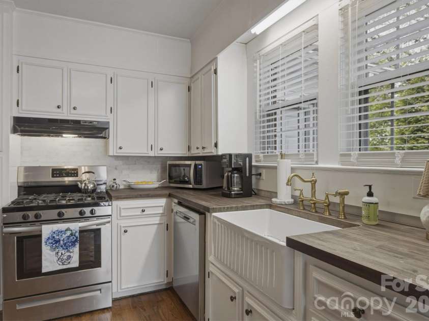 406 Green Street, Morganton, NC 28655.  MLS# CAR4366622, YatesRealty ID 12622. 