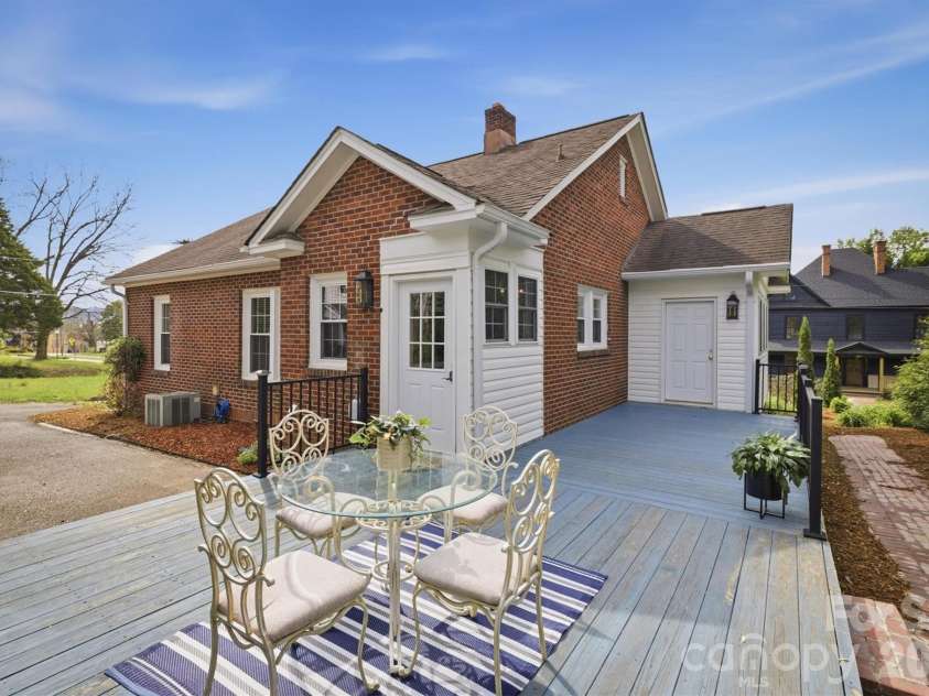 406 Green Street, Morganton, NC 28655.  MLS# CAR4366622, YatesRealty ID 12622. 