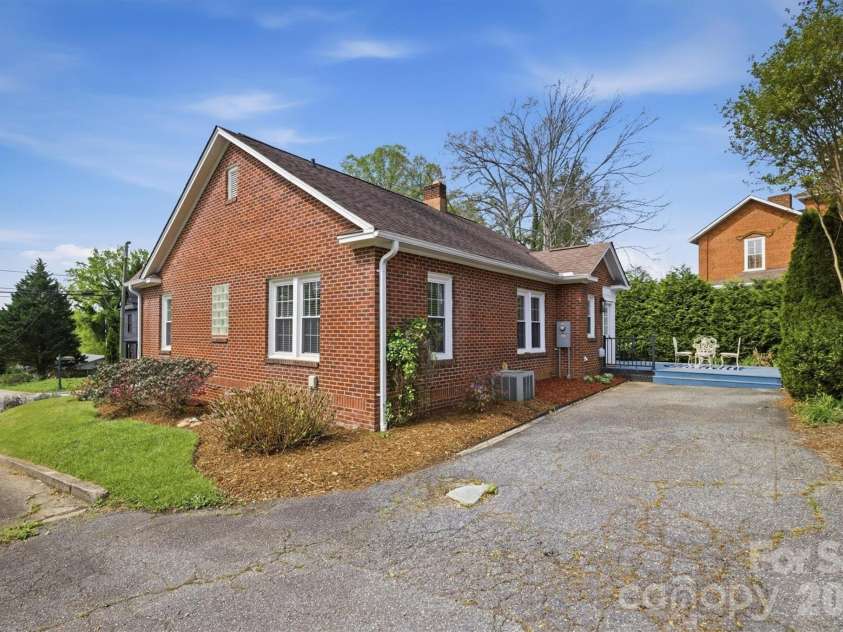 406 Green Street, Morganton, NC 28655.  MLS# CAR4366622, YatesRealty ID 12622. 