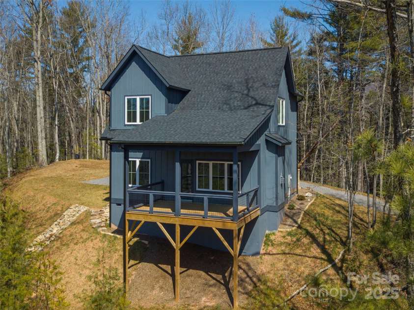 410 Dream Valley Drive, Clyde, NC 28721.  MLS# CAR4295781, YatesRealty ID 12624. 