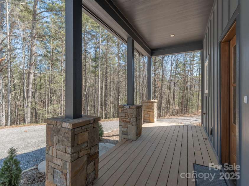 410 Dream Valley Drive, Clyde, NC 28721.  MLS# CAR4295781, YatesRealty ID 12624. 