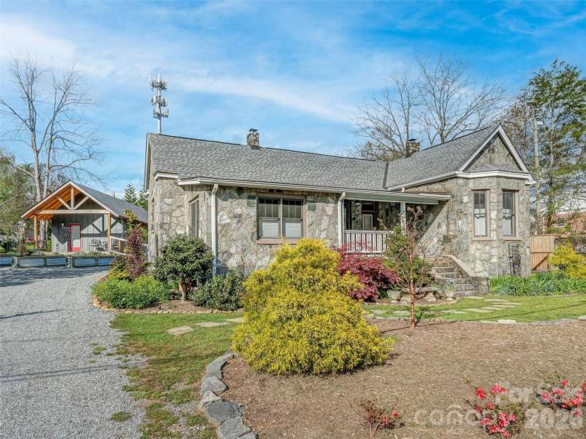 60 Morgan Street, Brevard, NC 28712.  MLS# CAR4366654, YatesRealty ID 12624. 