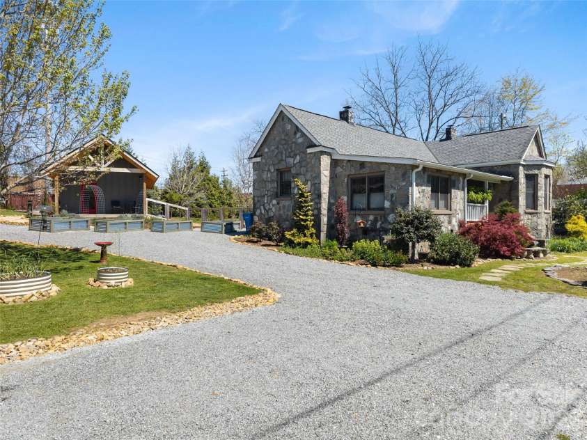 60 Morgan Street, Brevard, NC 28712.  MLS# CAR4366654, YatesRealty ID 12624. 