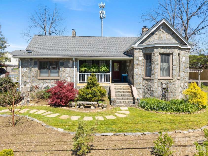 60 Morgan Street, Brevard, NC 28712.  MLS# CAR4366654, YatesRealty ID 12624. 