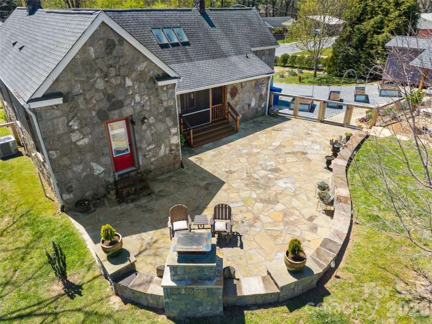 60 Morgan Street, Brevard, NC 28712.  MLS# CAR4366654, YatesRealty ID 12624. 