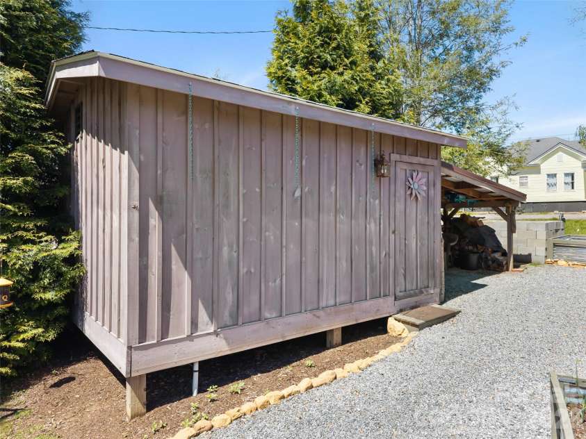 60 Morgan Street, Brevard, NC 28712.  MLS# CAR4366654, YatesRealty ID 12624. 