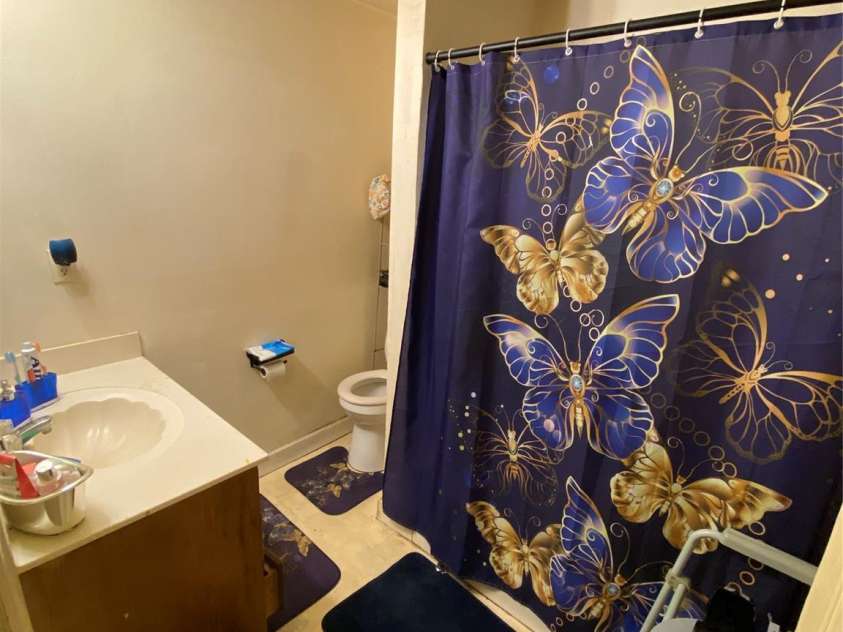 5309 Lewis Road, Gastonia, NC 28052.  MLS# CAR4257115, YatesRealty ID 12625. Unit# 3- Full bathroom