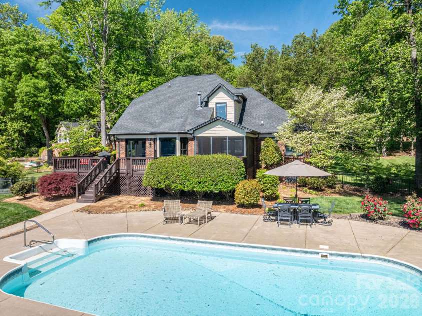226 Bay Shore Drive, Belmont, NC 28012.  MLS# CAR4366773, YatesRealty ID 12629. 