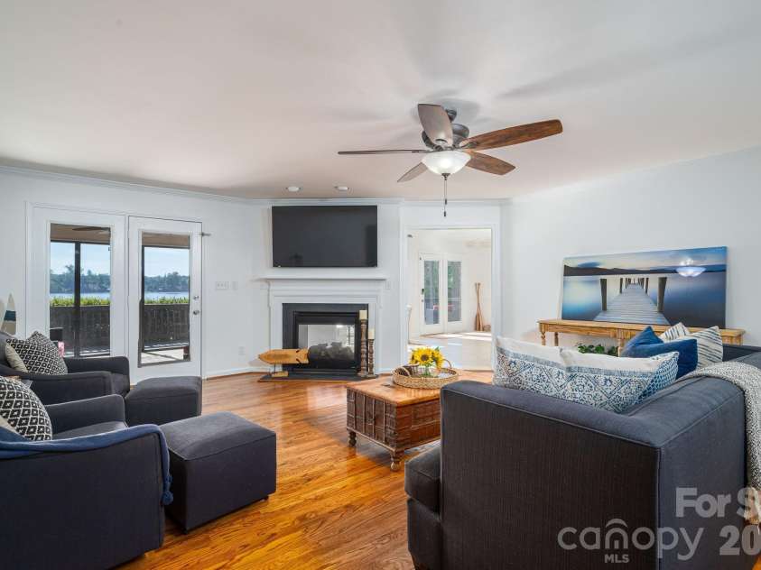 226 Bay Shore Drive, Belmont, NC 28012.  MLS# CAR4366773, YatesRealty ID 12629. 