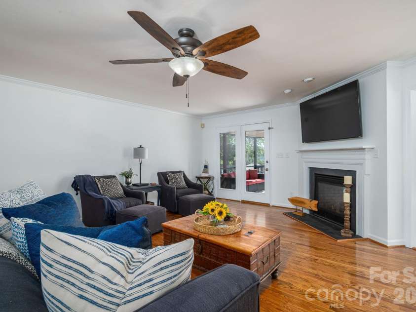 226 Bay Shore Drive, Belmont, NC 28012.  MLS# CAR4366773, YatesRealty ID 12629. 