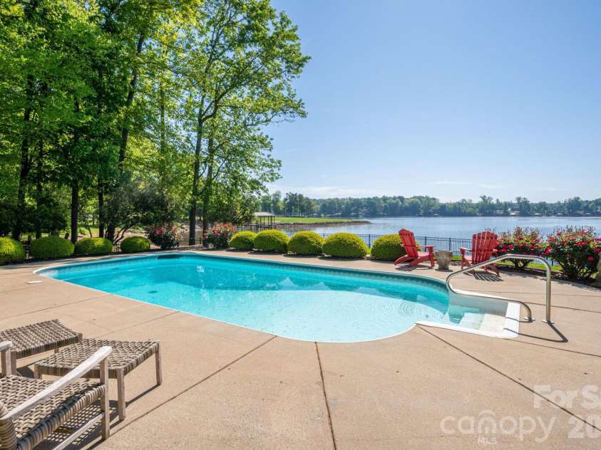 226 Bay Shore Drive, Belmont, NC 28012.  MLS# CAR4366773, YatesRealty ID 12629. 