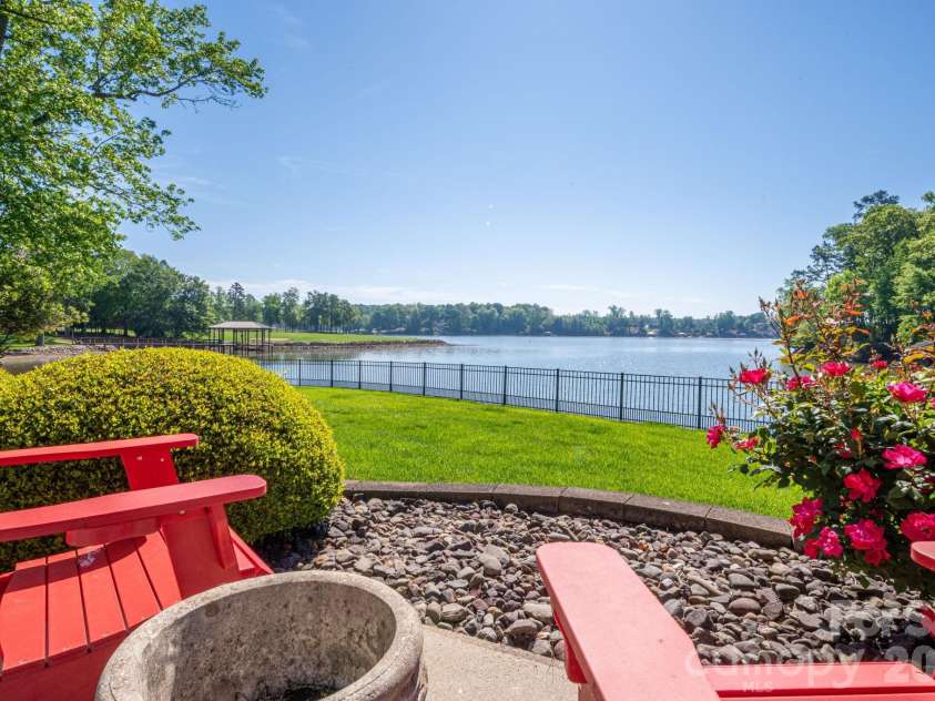 226 Bay Shore Drive, Belmont, NC 28012.  MLS# CAR4366773, YatesRealty ID 12629. 