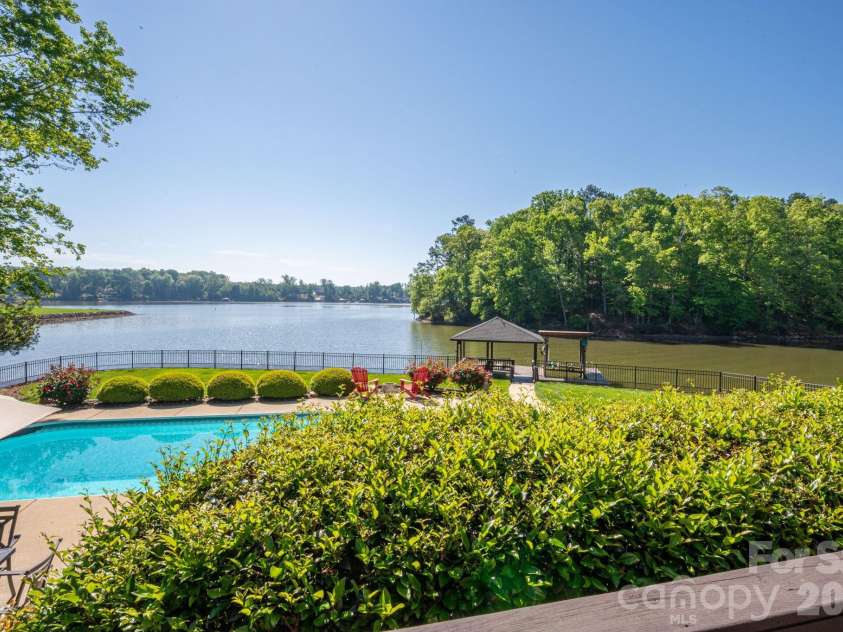 226 Bay Shore Drive, Belmont, NC 28012.  MLS# CAR4366773, YatesRealty ID 12629. 