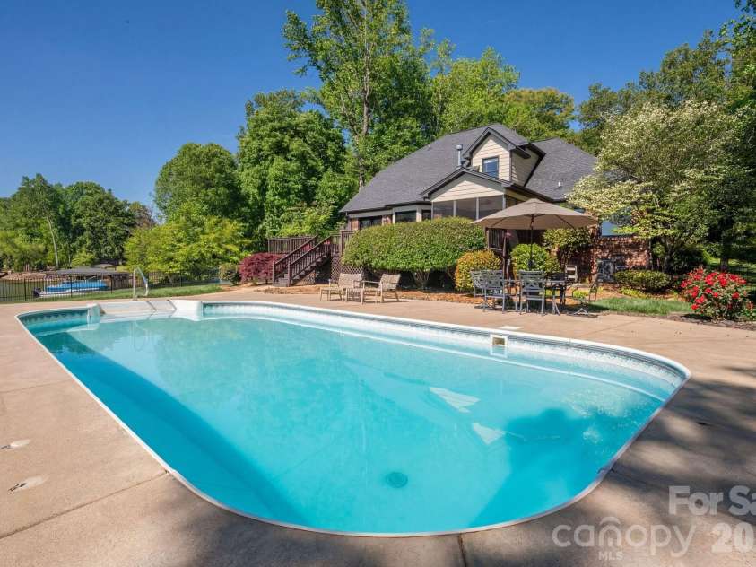 226 Bay Shore Drive, Belmont, NC 28012.  MLS# CAR4366773, YatesRealty ID 12629. 