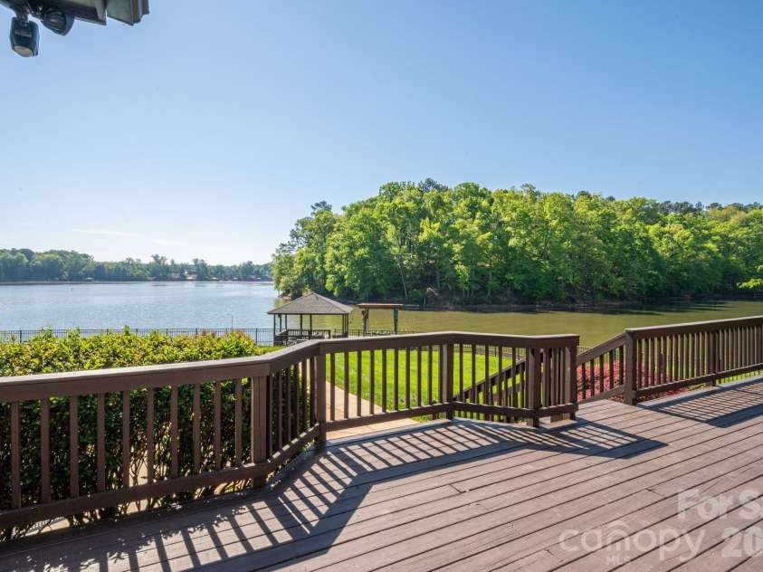 226 Bay Shore Drive, Belmont, NC 28012.  MLS# CAR4366773, YatesRealty ID 12629. 