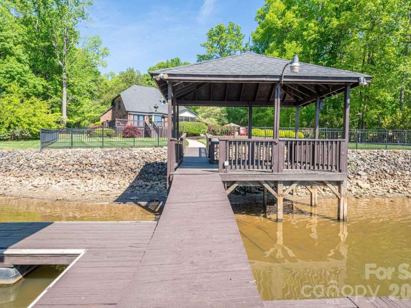 226 Bay Shore Drive, Belmont, NC 28012.  MLS# CAR4366773, YatesRealty ID 12629. 