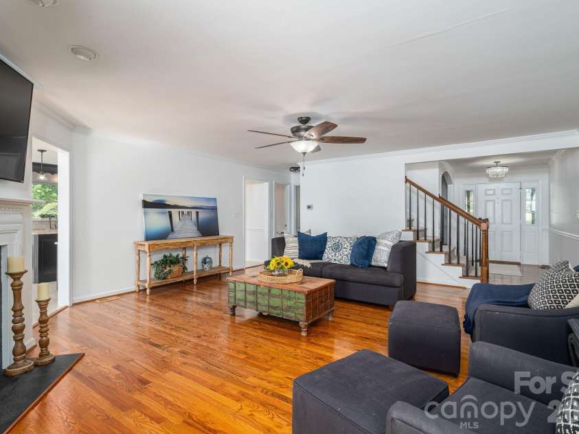 226 Bay Shore Drive, Belmont, NC 28012.  MLS# CAR4366773, YatesRealty ID 12629. Hardwoods.