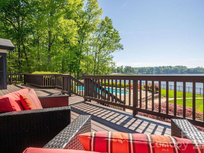 226 Bay Shore Drive, Belmont, NC 28012.  MLS# CAR4366773, YatesRealty ID 12629. Large deck for entertaining!