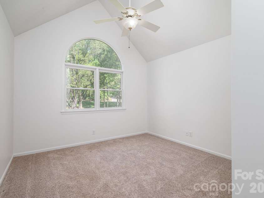 226 Bay Shore Drive, Belmont, NC 28012.  MLS# CAR4366773, YatesRealty ID 12629. Tall ceilings. Fresh paint.