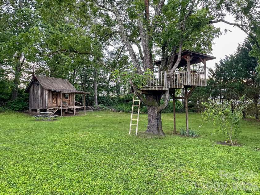 102 Cuthberson Street, Morganton, NC 28655.  MLS# CAR4370855, YatesRealty ID 12630. 