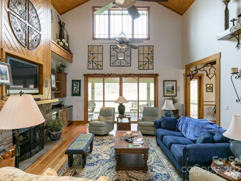 324 Austin Mountain Drive, Burnsville, NC 28714.  MLS# CAR4256506, YatesRealty ID 12632. 