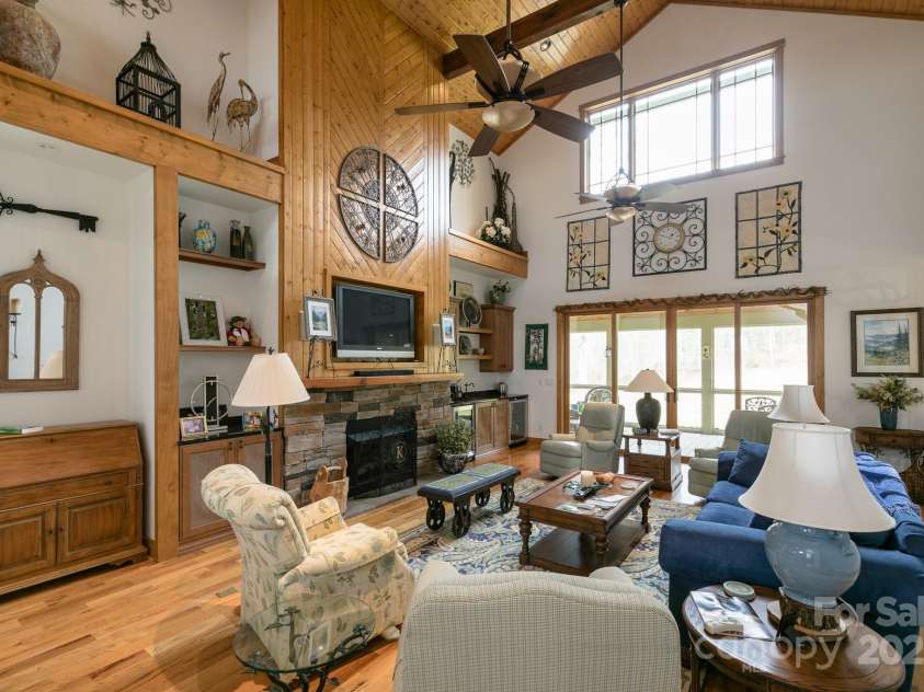 324 Austin Mountain Drive, Burnsville, NC 28714.  MLS# CAR4256506, YatesRealty ID 12632. 
