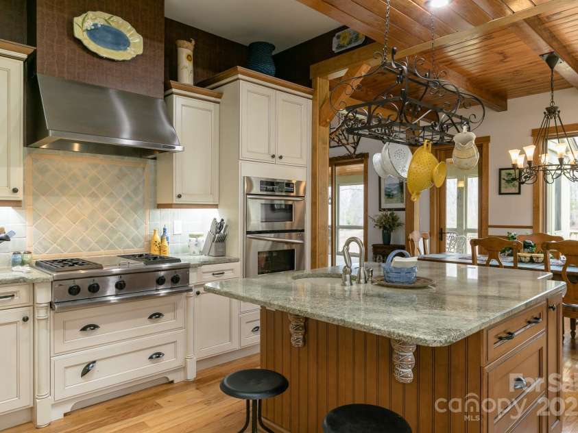 324 Austin Mountain Drive, Burnsville, NC 28714.  MLS# CAR4256506, YatesRealty ID 12632. 