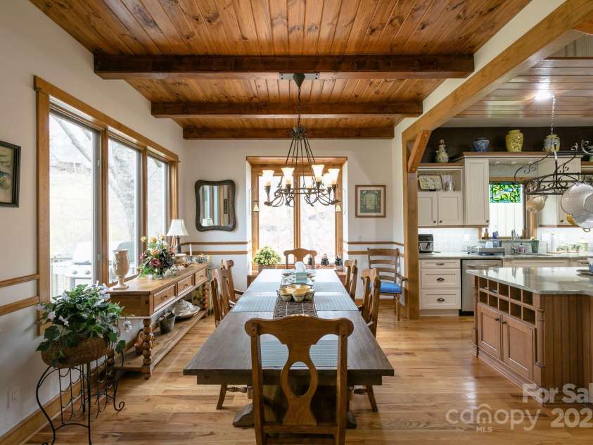 324 Austin Mountain Drive, Burnsville, NC 28714.  MLS# CAR4256506, YatesRealty ID 12632. 