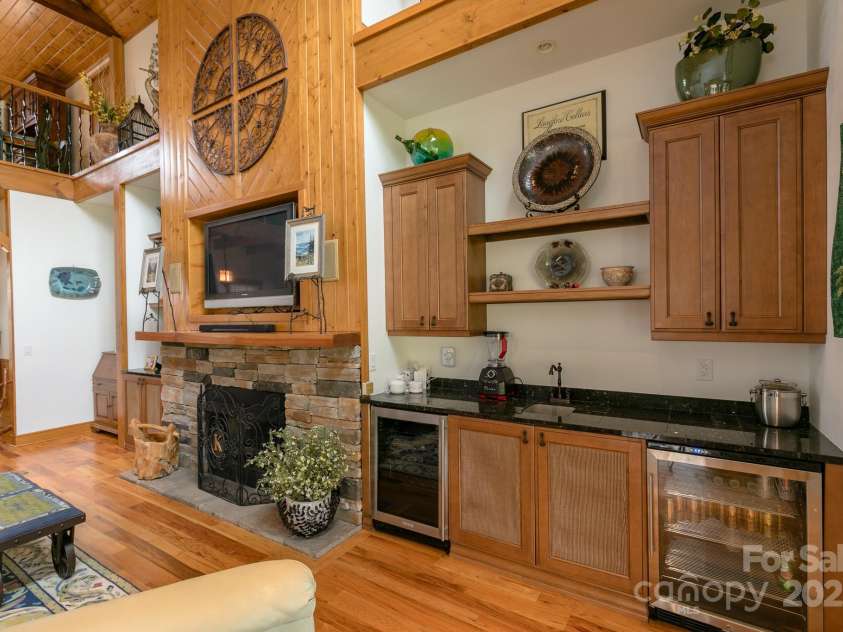 324 Austin Mountain Drive, Burnsville, NC 28714.  MLS# CAR4256506, YatesRealty ID 12632. 