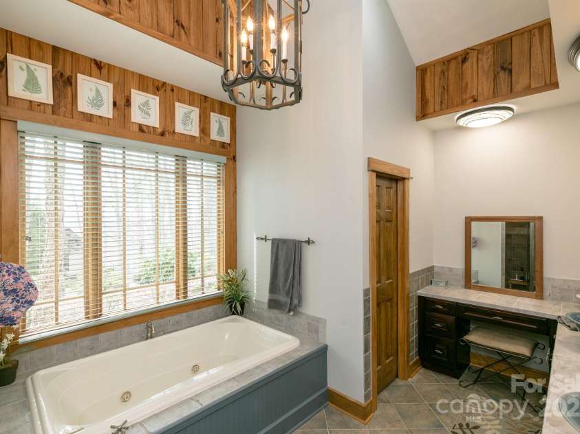 324 Austin Mountain Drive, Burnsville, NC 28714.  MLS# CAR4256506, YatesRealty ID 12632. 