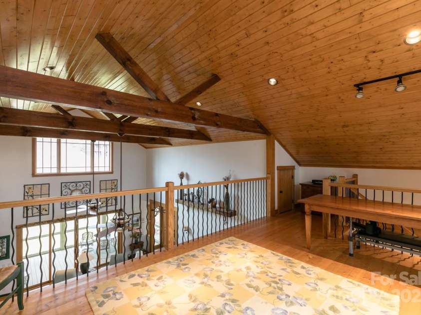 324 Austin Mountain Drive, Burnsville, NC 28714.  MLS# CAR4256506, YatesRealty ID 12632. 