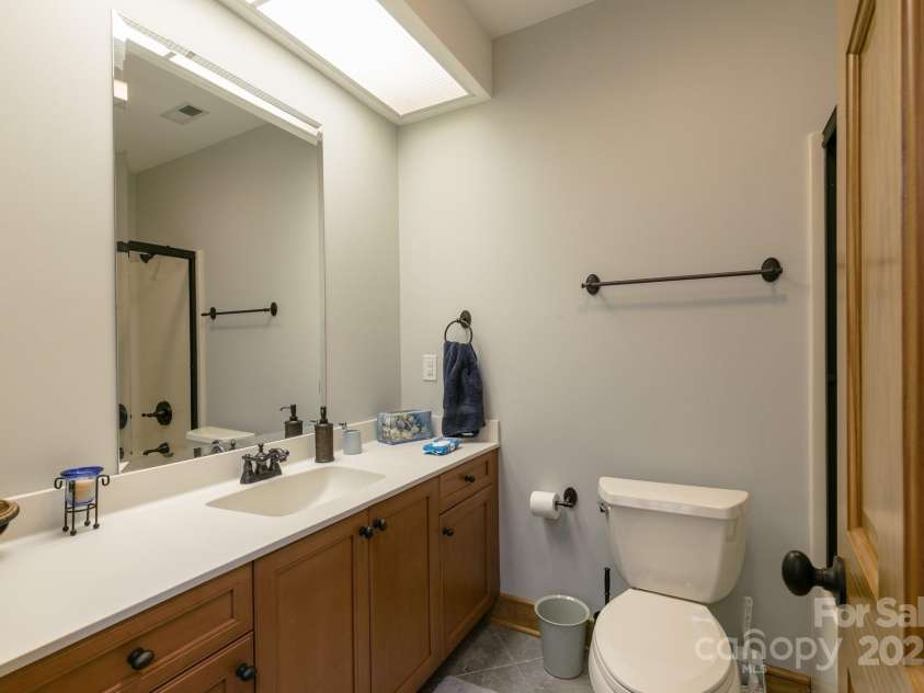 324 Austin Mountain Drive, Burnsville, NC 28714.  MLS# CAR4256506, YatesRealty ID 12632. 