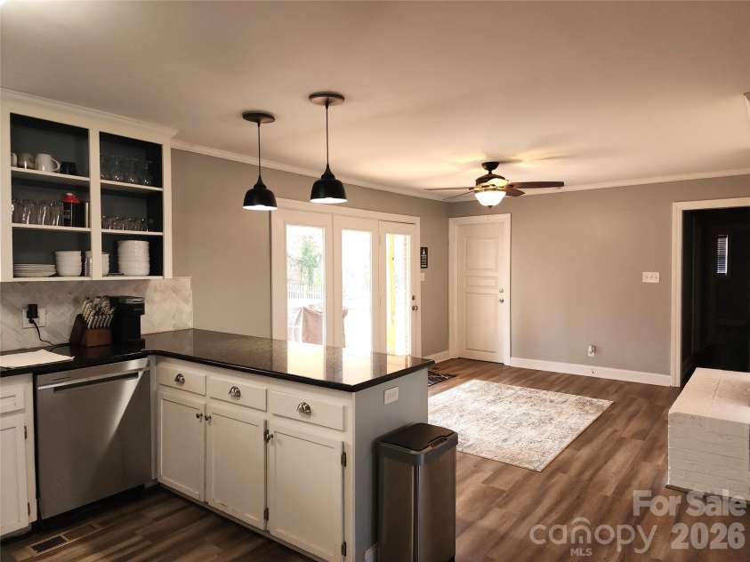 432 Virginia Avenue, Statesville, NC 28677.  MLS# CAR4334660, YatesRealty ID 12633. 