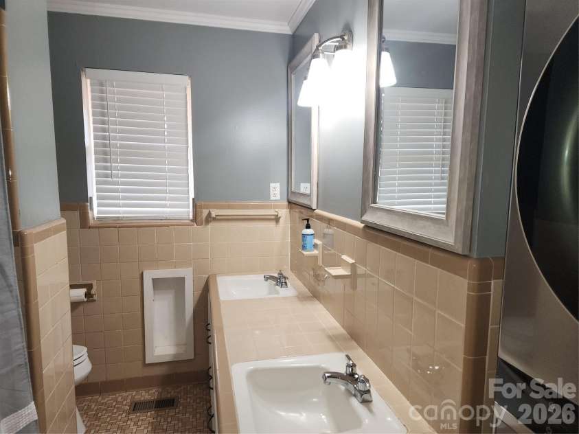 432 Virginia Avenue, Statesville, NC 28677.  MLS# CAR4334660, YatesRealty ID 12633. 