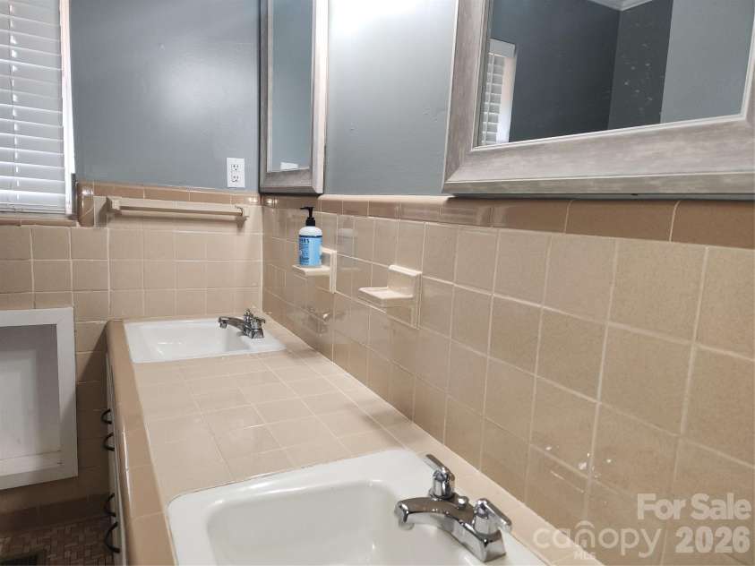 432 Virginia Avenue, Statesville, NC 28677.  MLS# CAR4334660, YatesRealty ID 12633. 